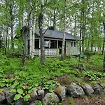 Luonnon Rauhaa Kalliosaaressa, Private Island Villa