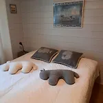Villa Luonnon Rauhaa Kalliosaaressa, Private Island *