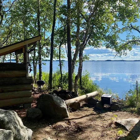 Villa Luonnon Rauhaa Kalliosaaressa, Private Island