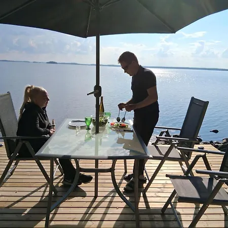 Luonnon Rauhaa Kalliosaaressa, Private Island *
