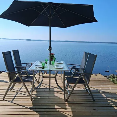 Luonnon Rauhaa Kalliosaaressa, Private Island
