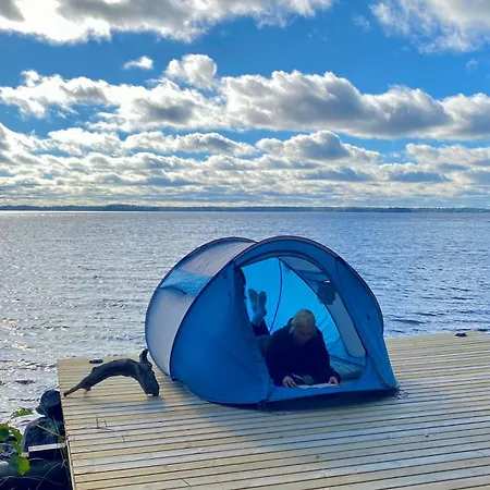 Luonnon Rauhaa Kalliosaaressa, Private Island