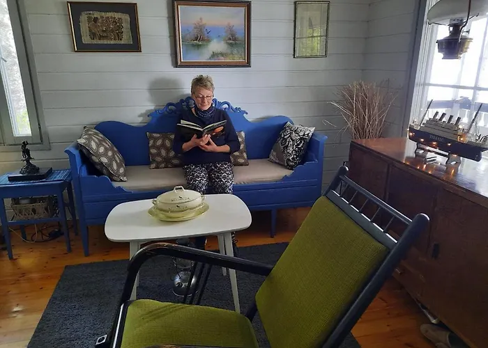 Luonnon Rauhaa Kalliosaaressa, Private Island Villa